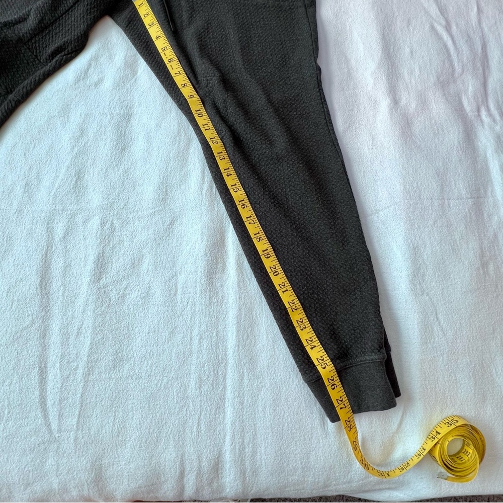 Lululemon Heathered Black At Ease Textured
Knit Jogger Pants Men’s Size L, EUC - Picture 5 of 7
